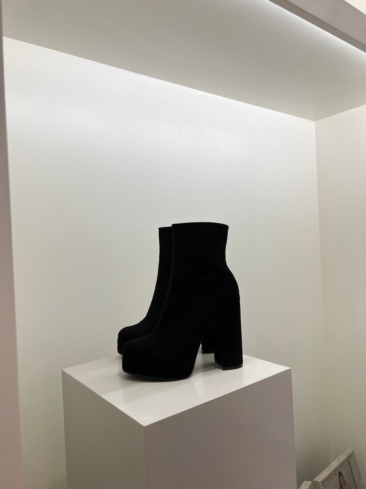 KENDALL BOOTS / GAMUZA NEGRO