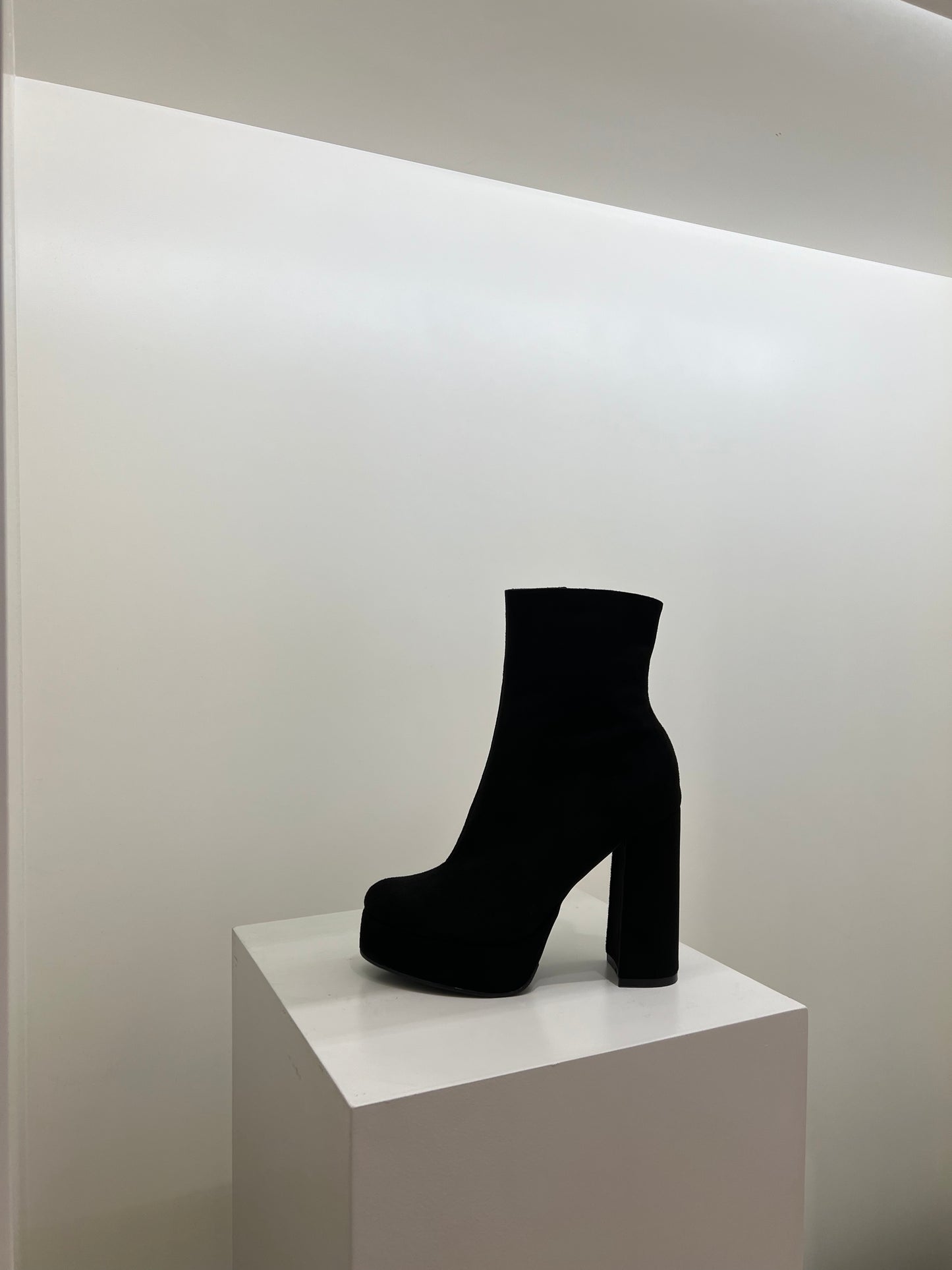 KENDALL BOOTS / GAMUZA NEGRO