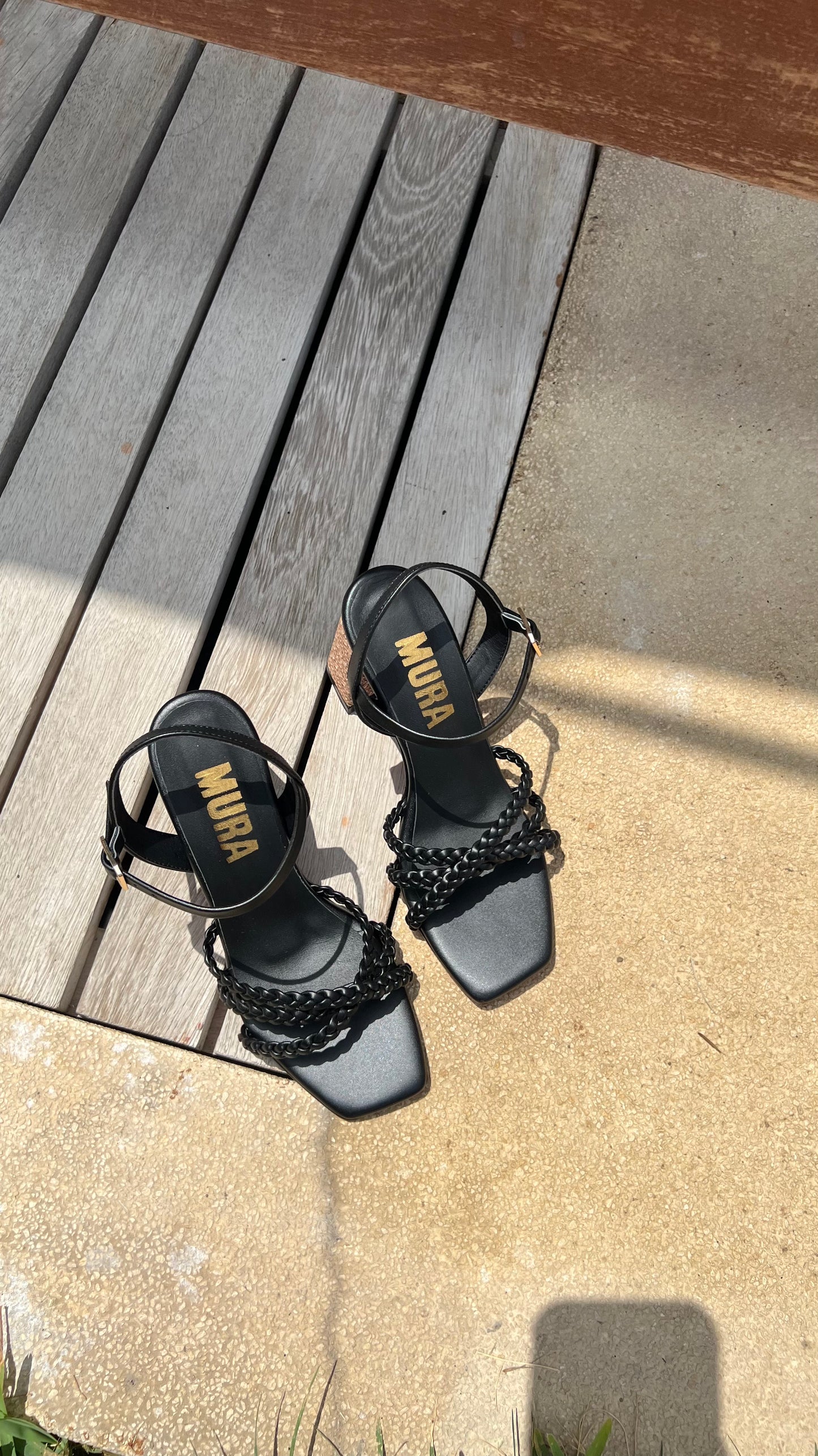 ARI HEELS / NEGRO