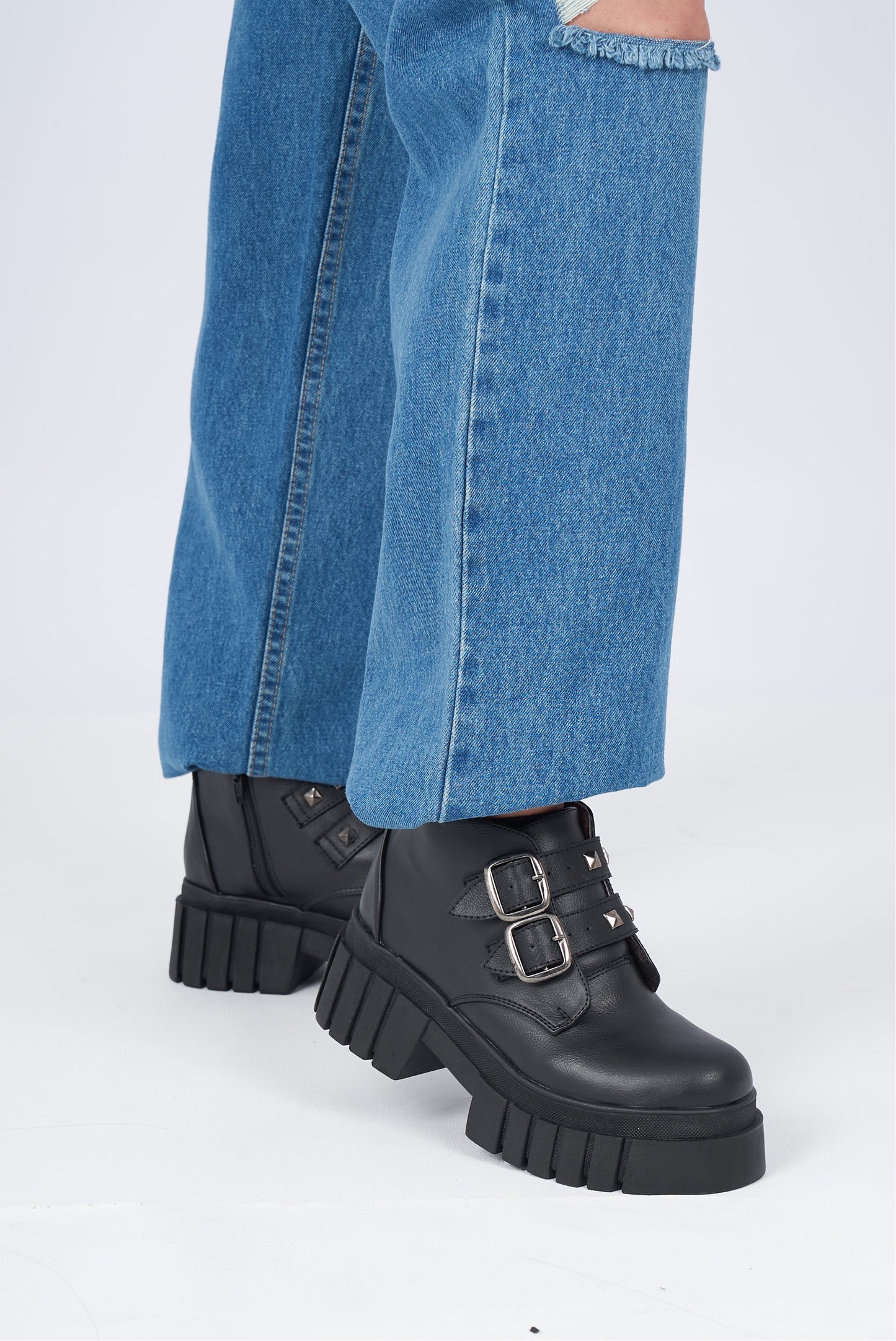 THE VENECIA BLACK