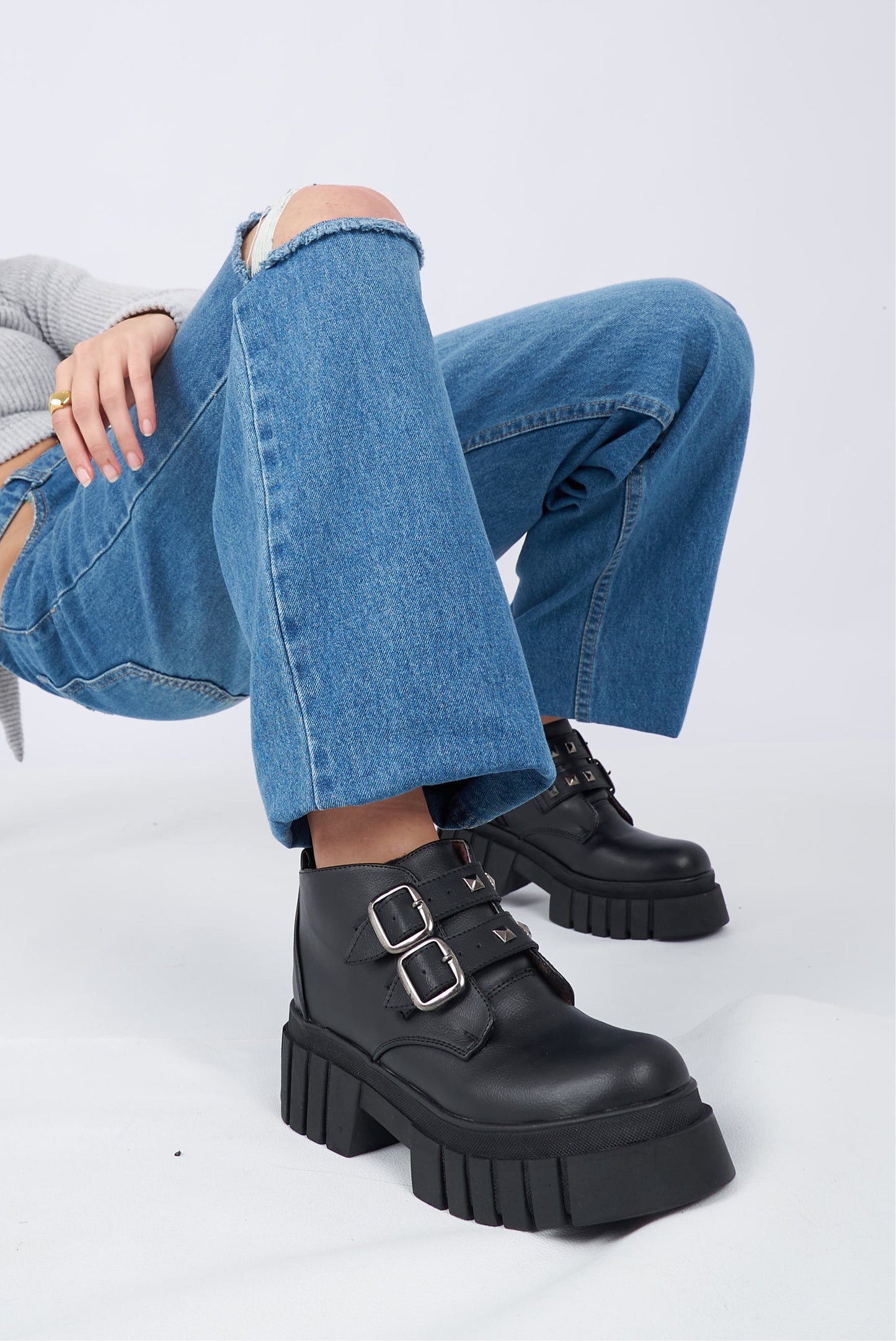 THE VENECIA BLACK