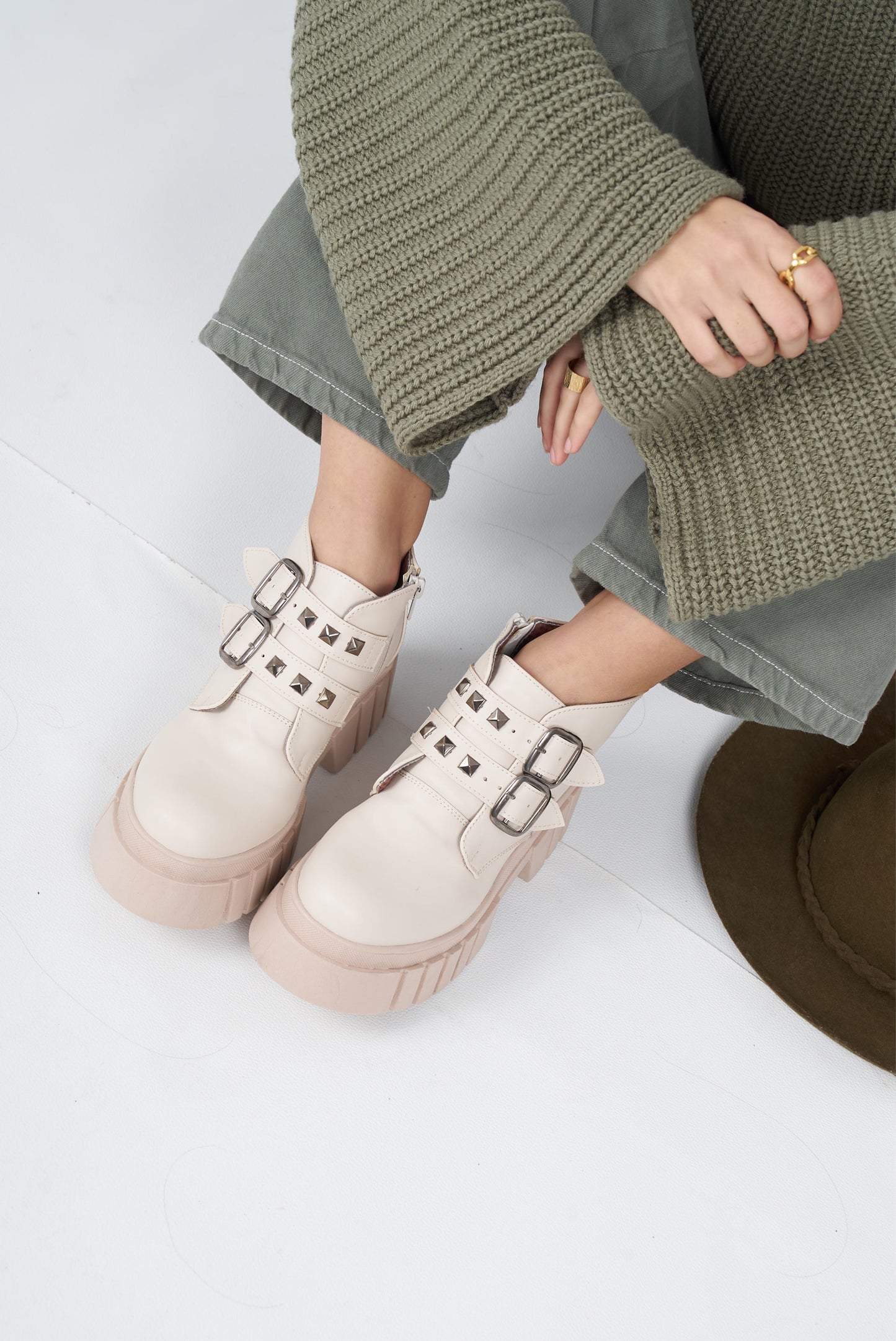 THE VENECIA BEIGE
