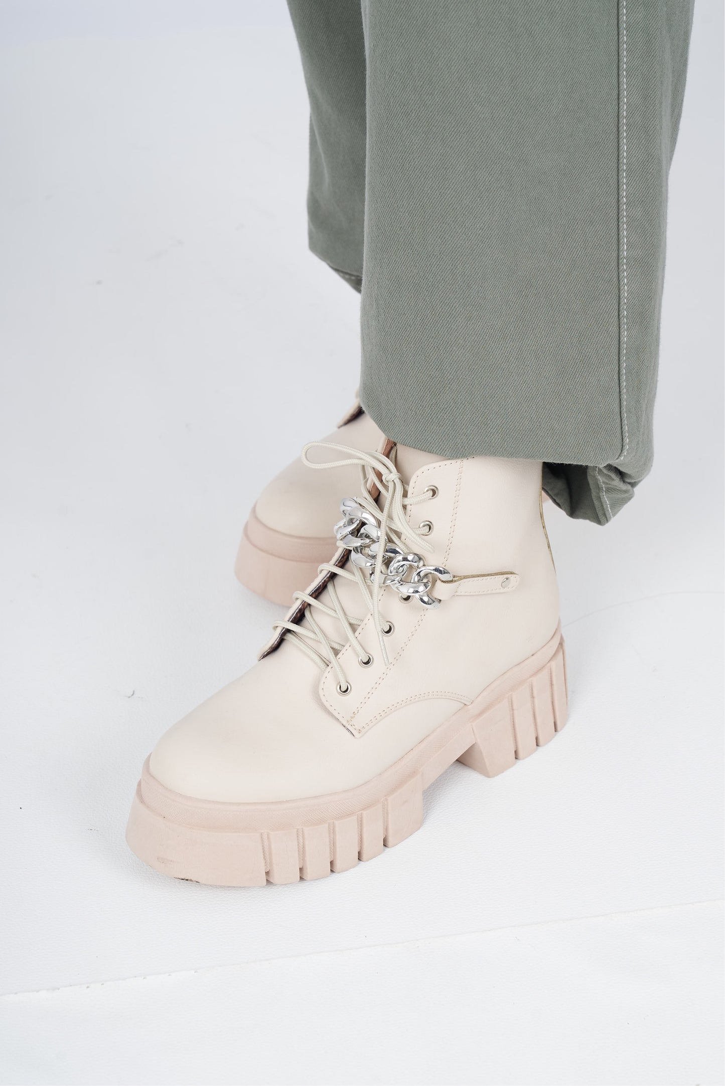 THE TOMMY BEIGE