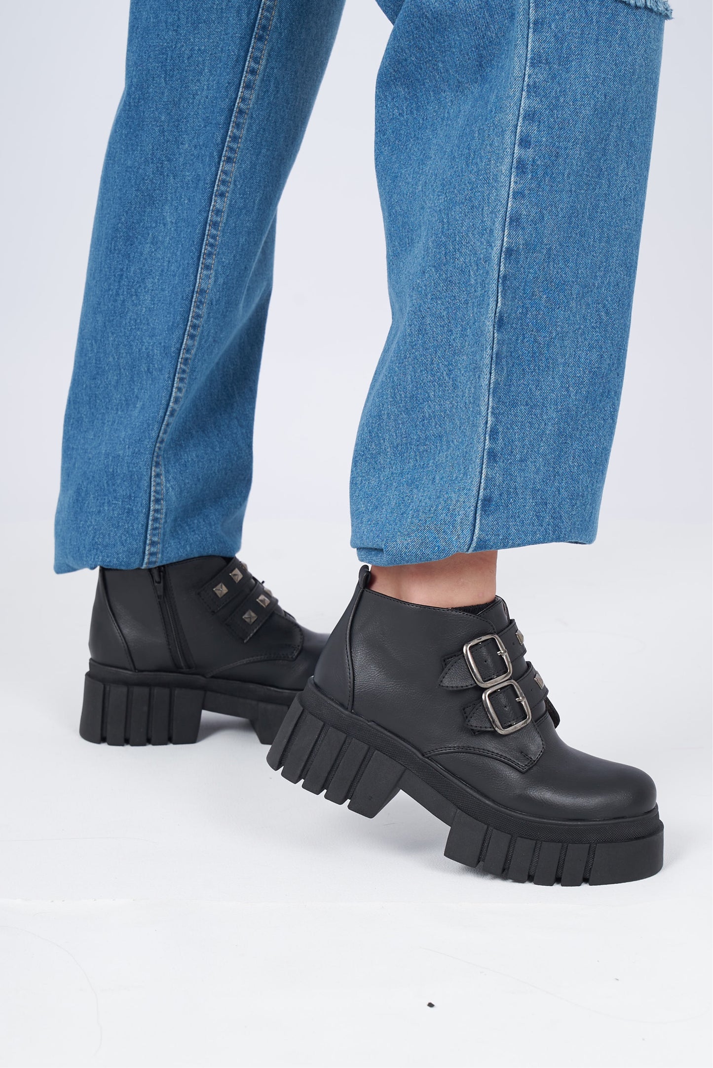 THE VENECIA BLACK