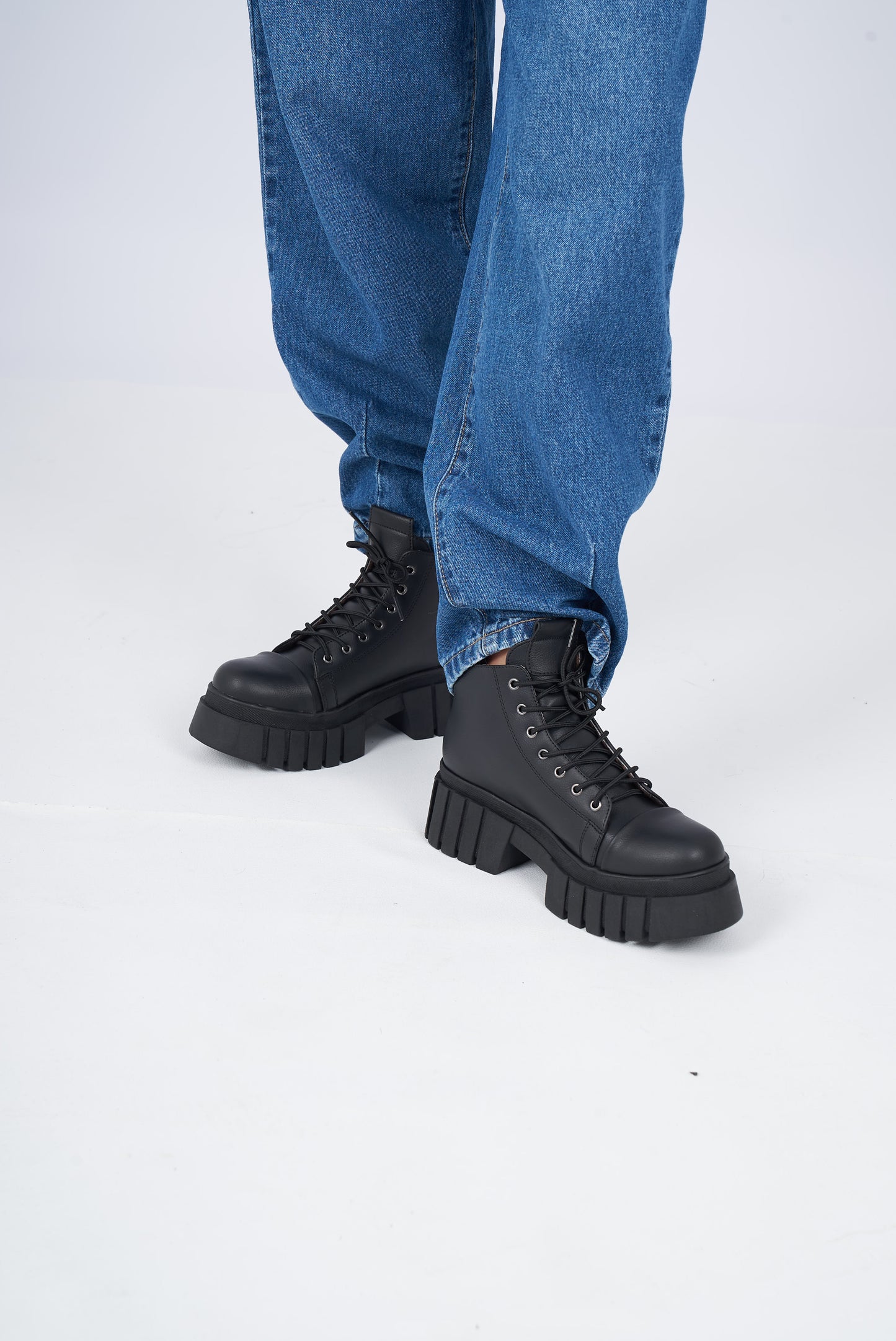 THE JUNNO BLACK