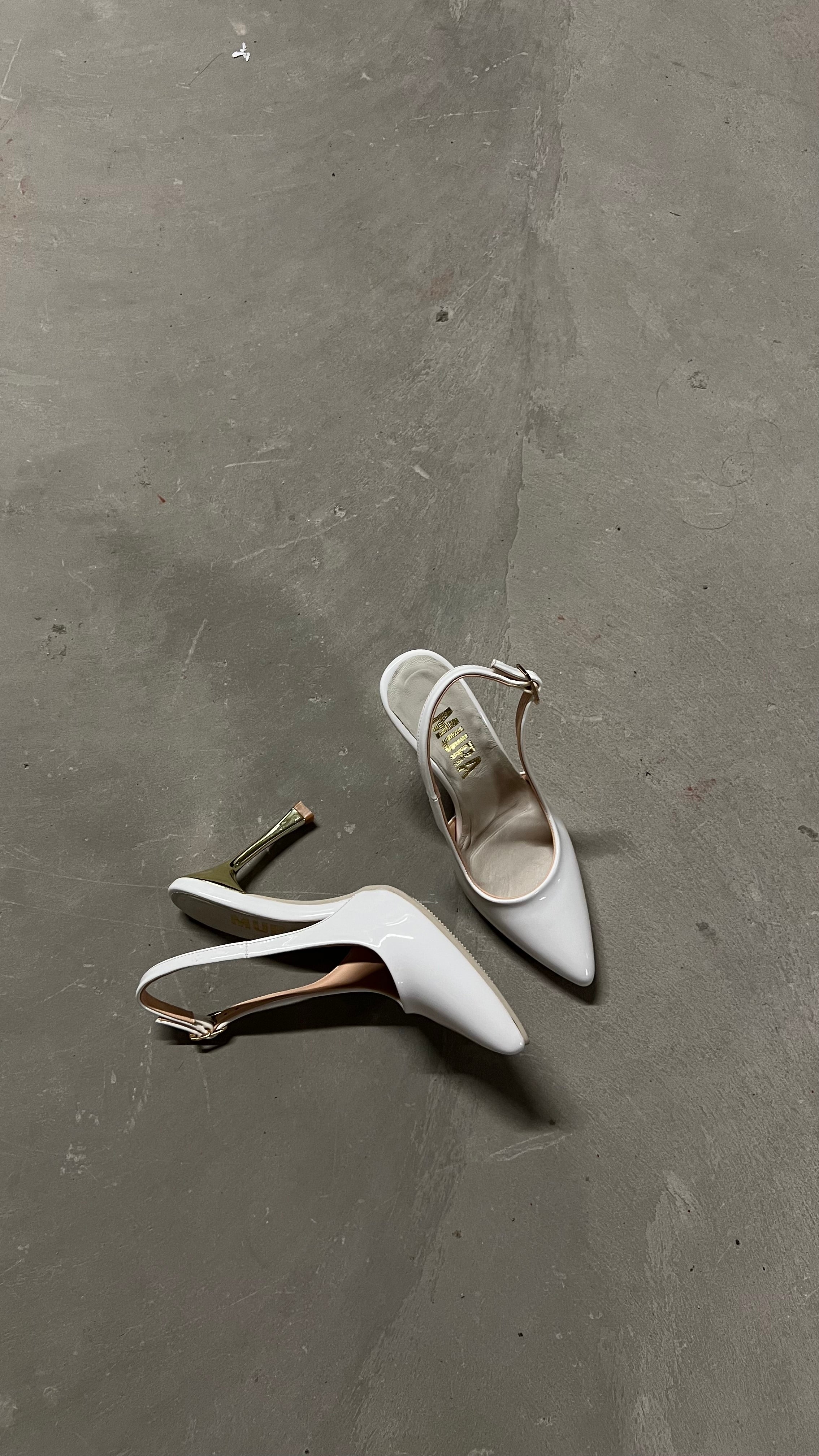 VIVIENNE STILETTOS / WHITE