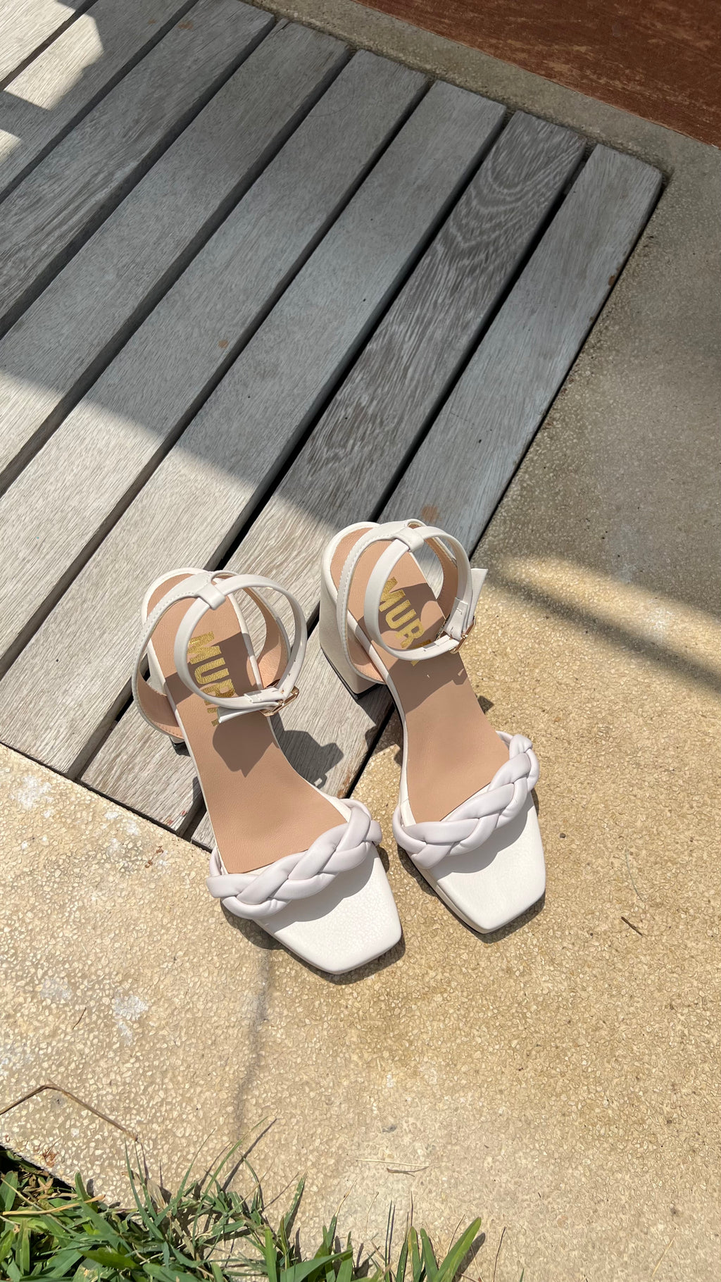 SIENNA SANDALS //  HUESO