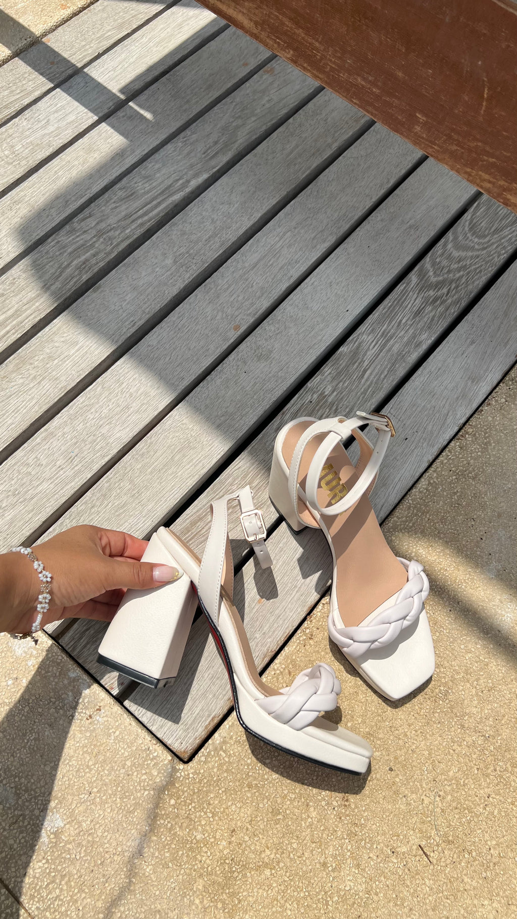 SIENNA SANDALS //  HUESO