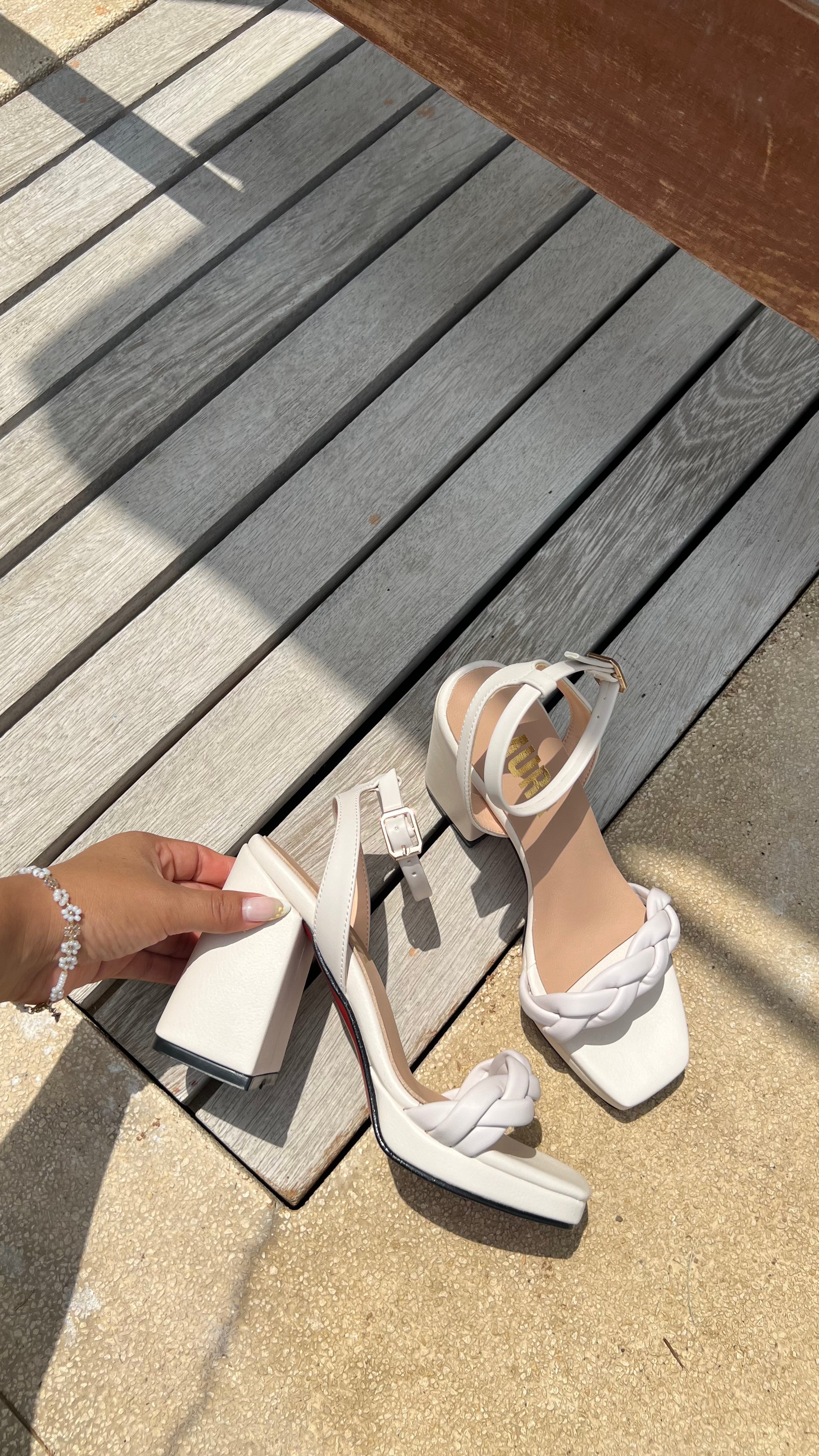 SIENNA SANDALS //  HUESO