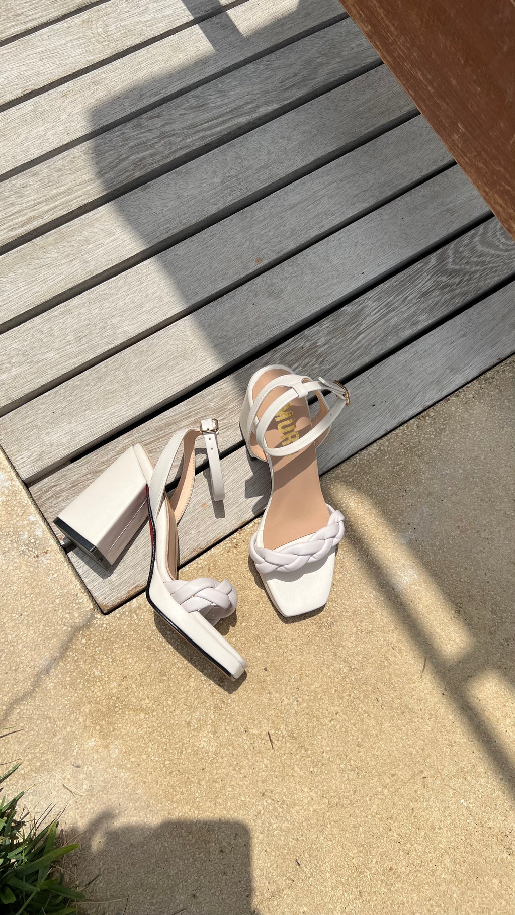 SIENNA SANDALS //  HUESO