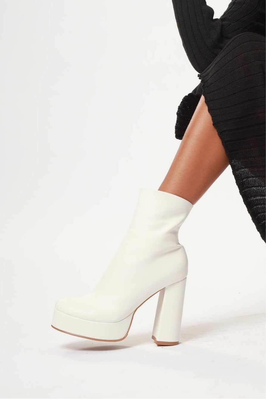 KENDALL BOOTS / WHITE